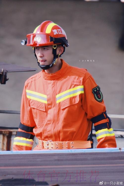 为消防车带路的少年，想当职业足球运动员